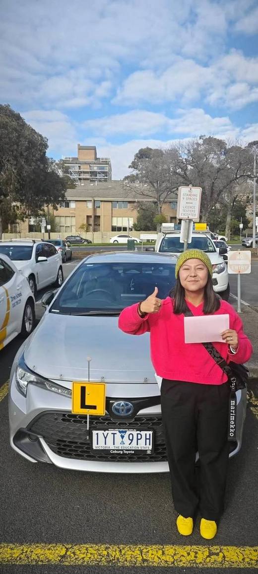 Automatic vs Manual Driving Lessons Melbourne