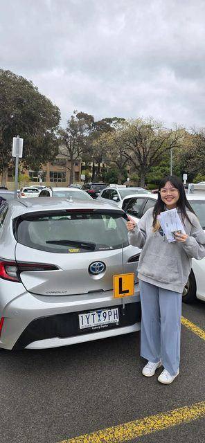 Driving school Thornbury — learner driver with Freshers Driving School VicRoads accredited instructor Thornbury Melbourne